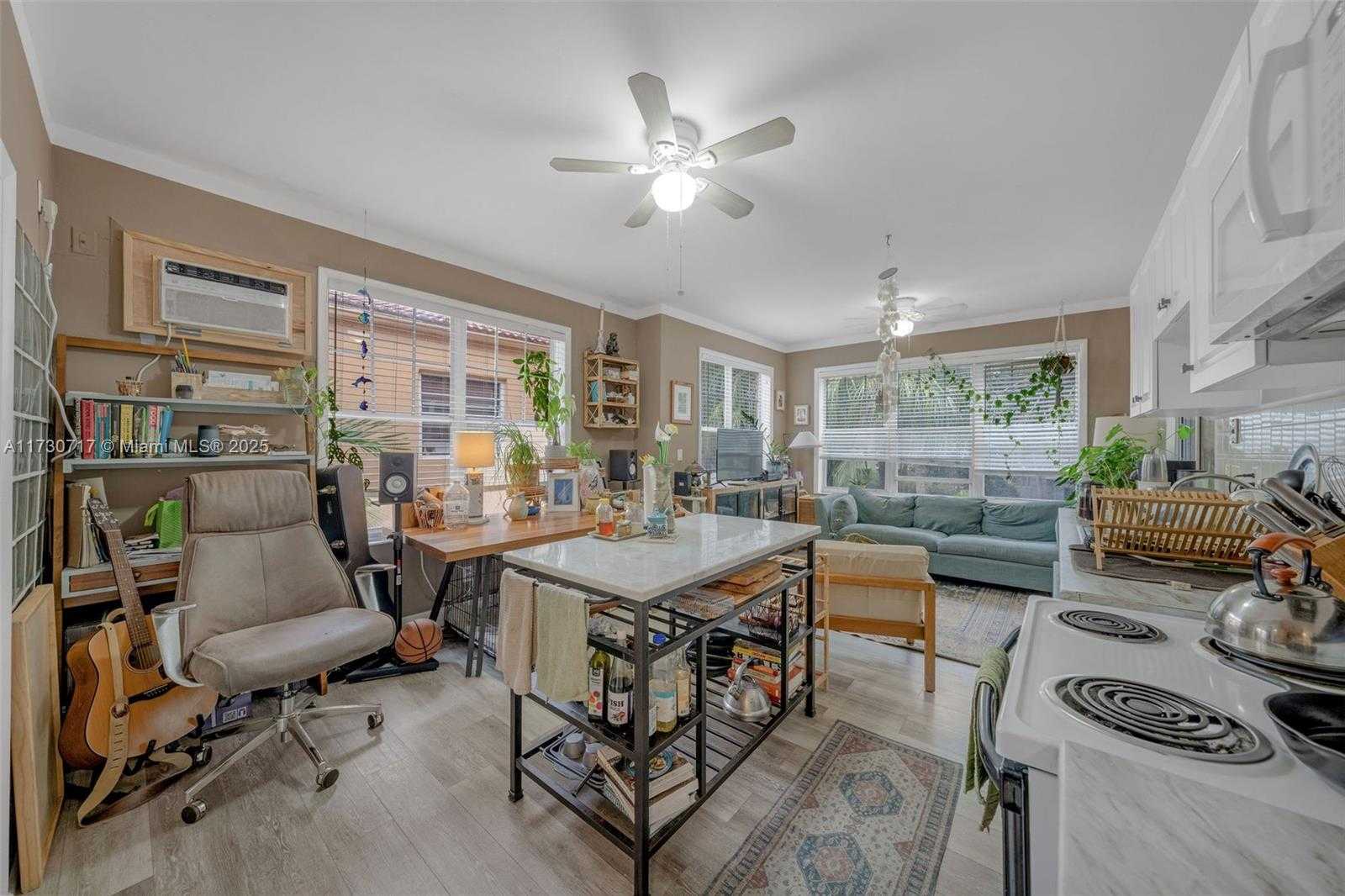 Small Image of 735 MERIDIAN AVE, Miami Beach Number 12