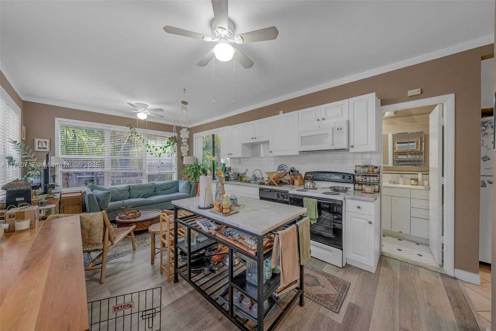 Small Image of 735 MERIDIAN AVE, Miami Beach Number 13