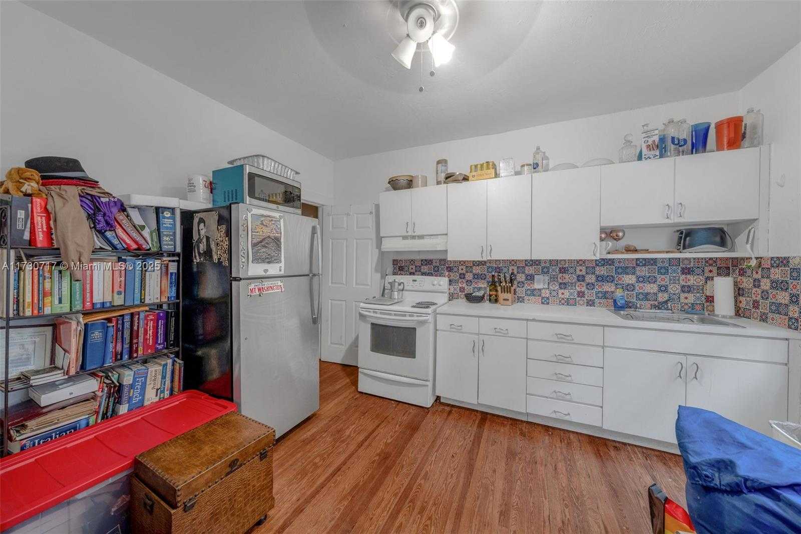Small Image of 735 MERIDIAN AVE, Miami Beach Number 23
