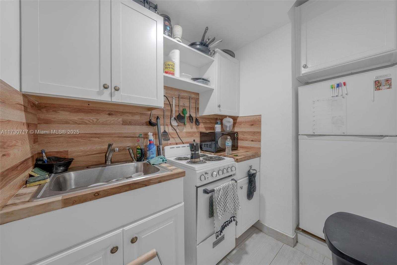 Small Image of 735 MERIDIAN AVE, Miami Beach Number 24
