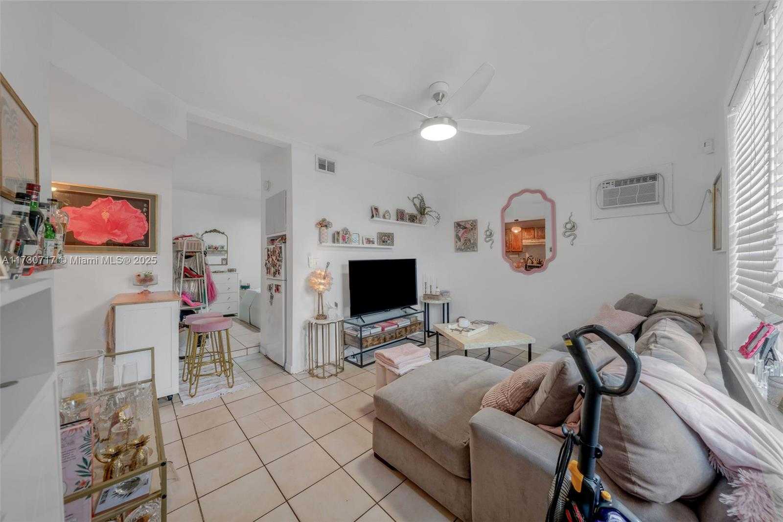 Small Image of 735 MERIDIAN AVE, Miami Beach Number 25