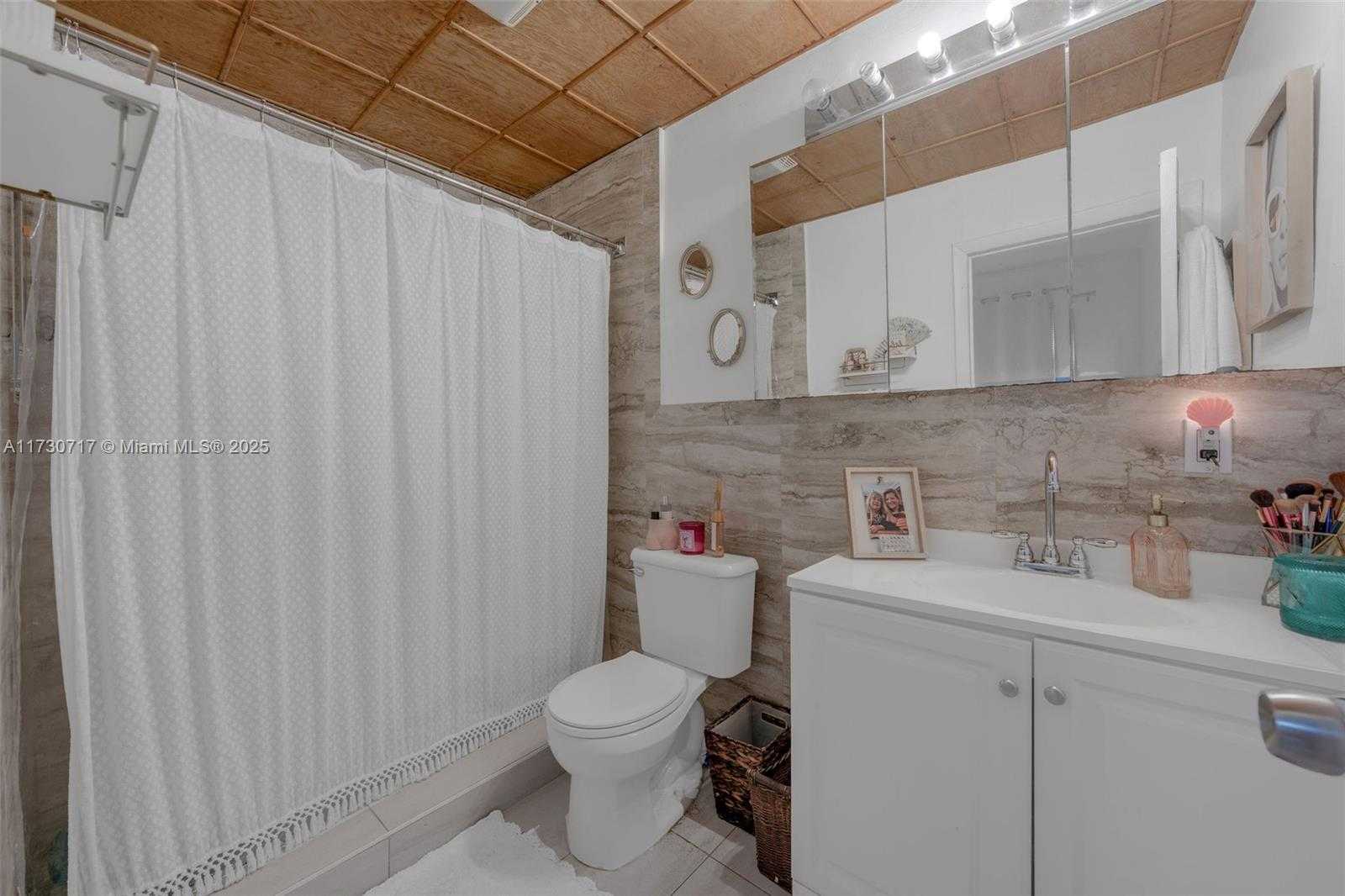 Small Image of 735 MERIDIAN AVE, Miami Beach Number 28