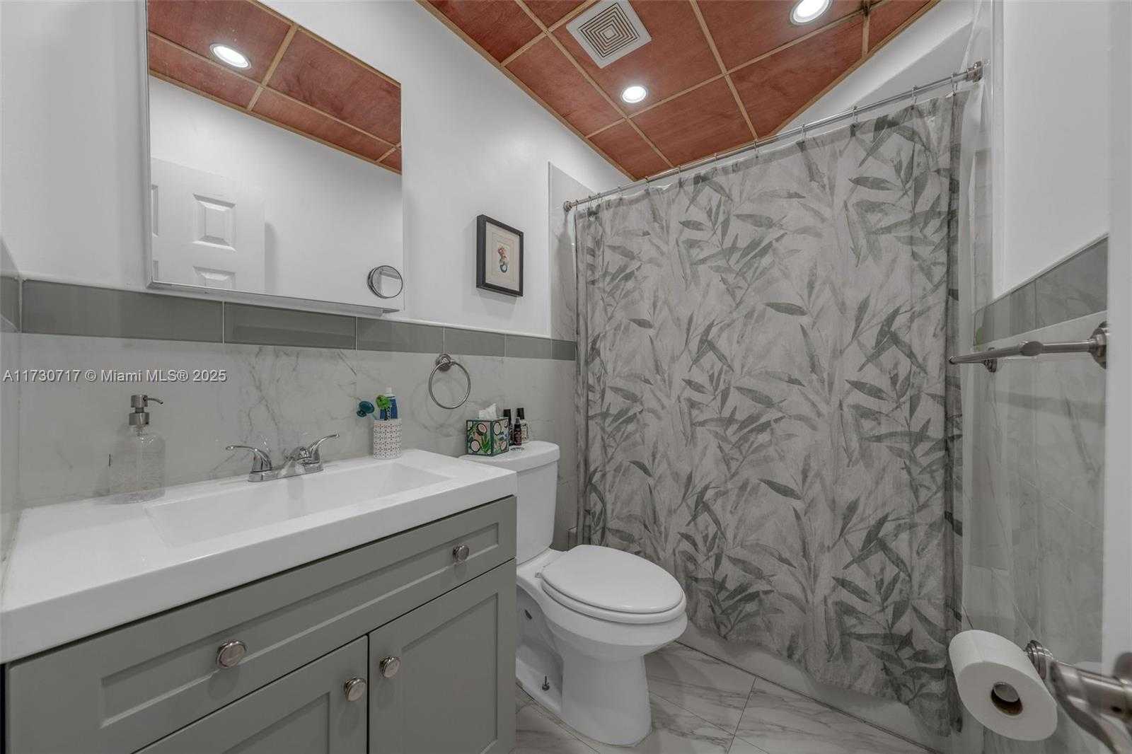 Small Image of 735 MERIDIAN AVE, Miami Beach Number 29