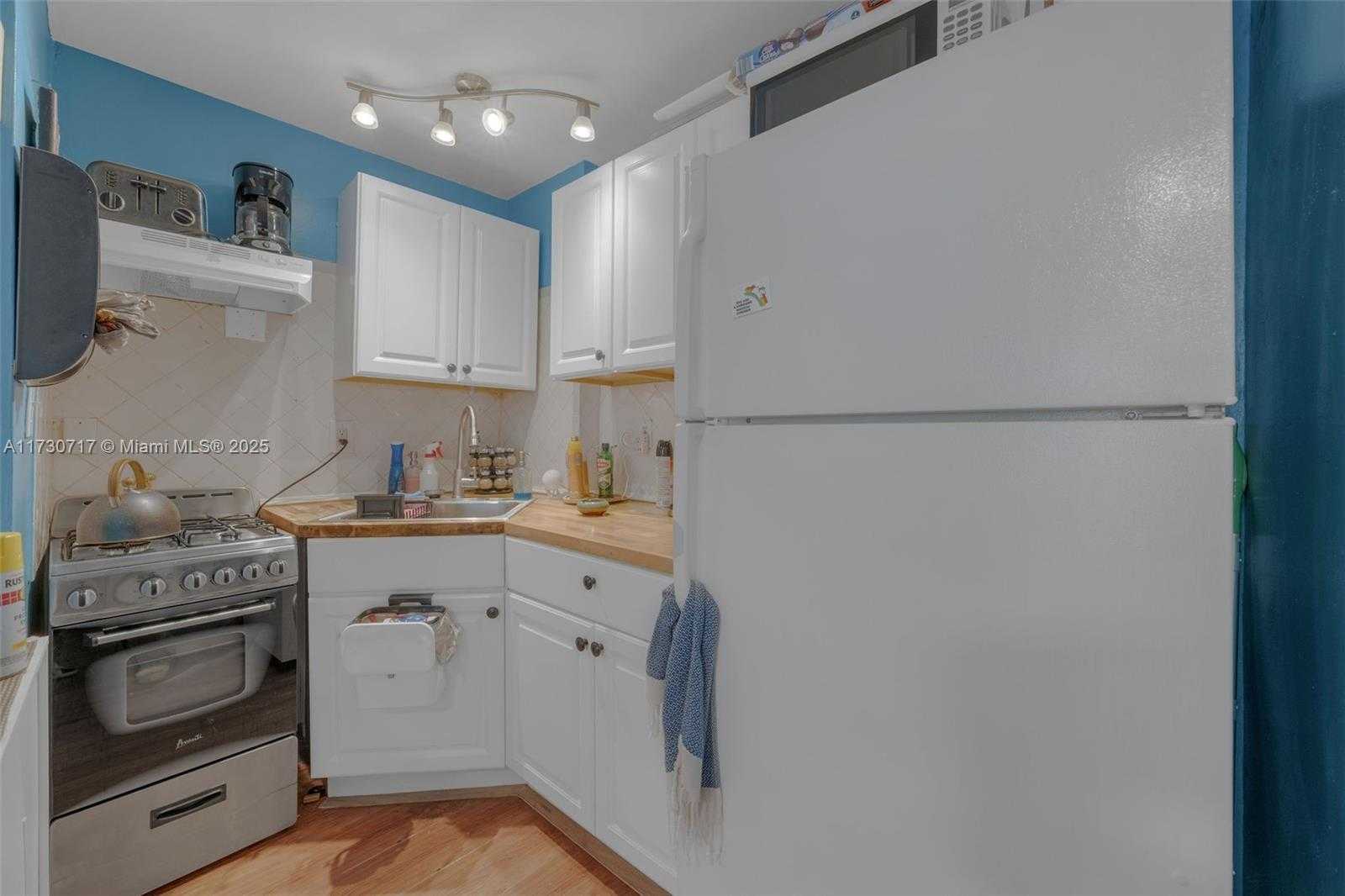 Small Image of 735 MERIDIAN AVE, Miami Beach Number 37