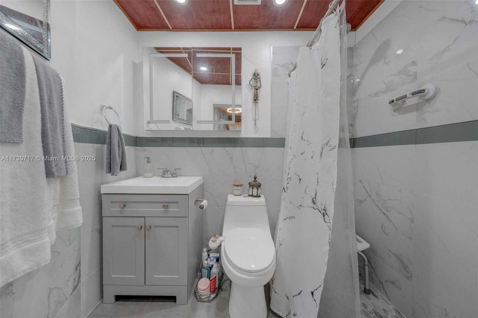 Small Image of 735 MERIDIAN AVE, Miami Beach Number 39