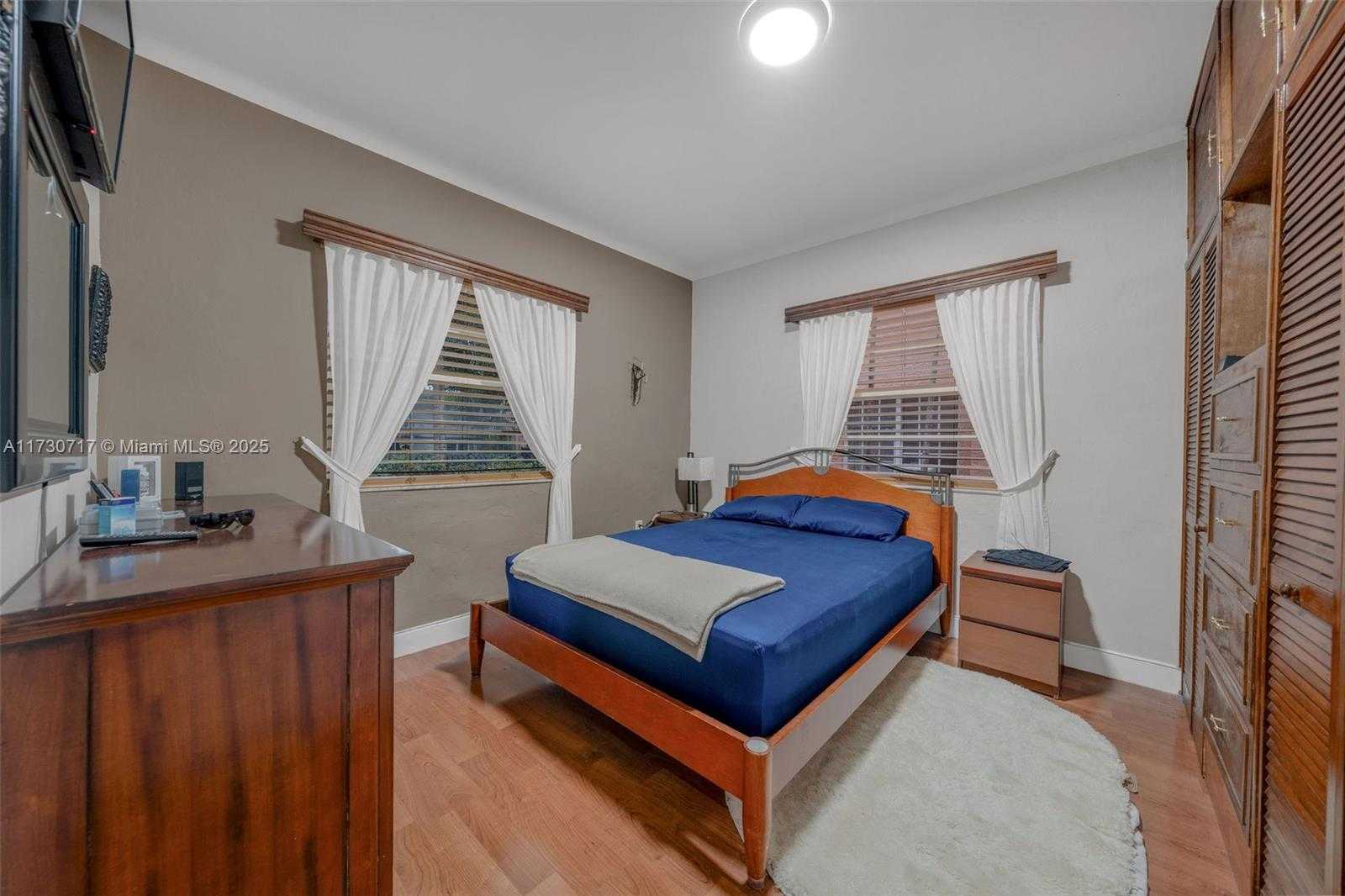 Small Image of 735 MERIDIAN AVE, Miami Beach Number 43