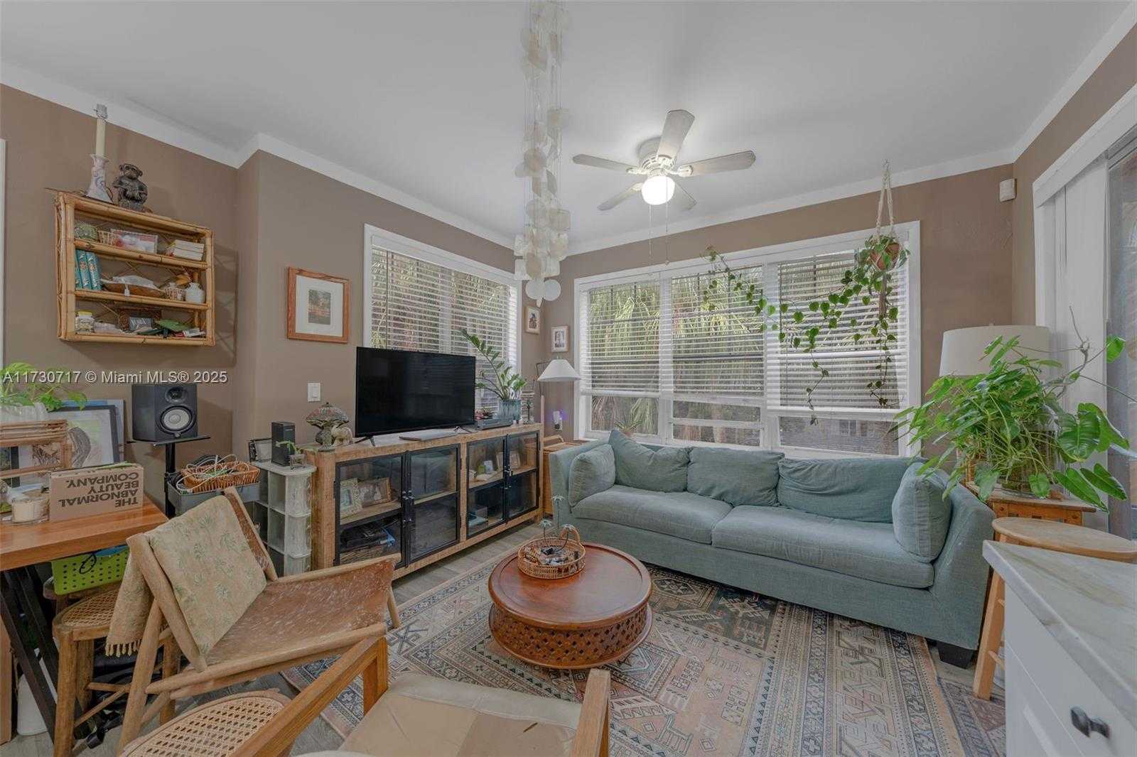 Small Image of 735 MERIDIAN AVE, Miami Beach Number 6