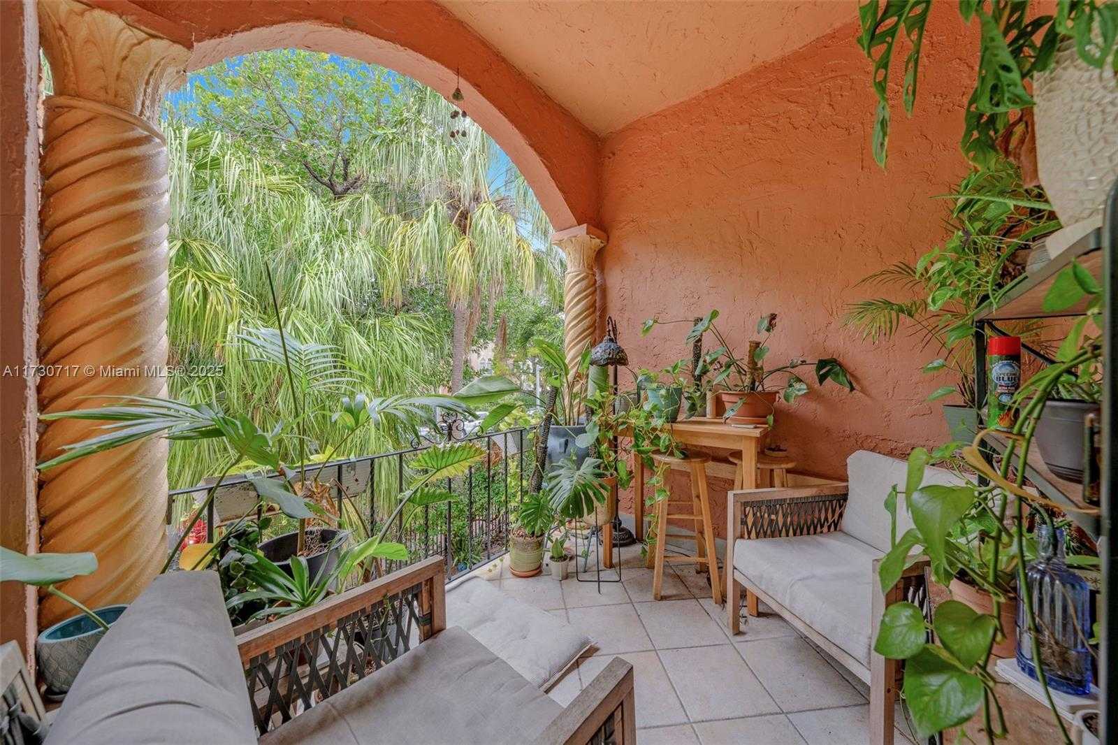 Small Image of 735 MERIDIAN AVE, Miami Beach Number 7