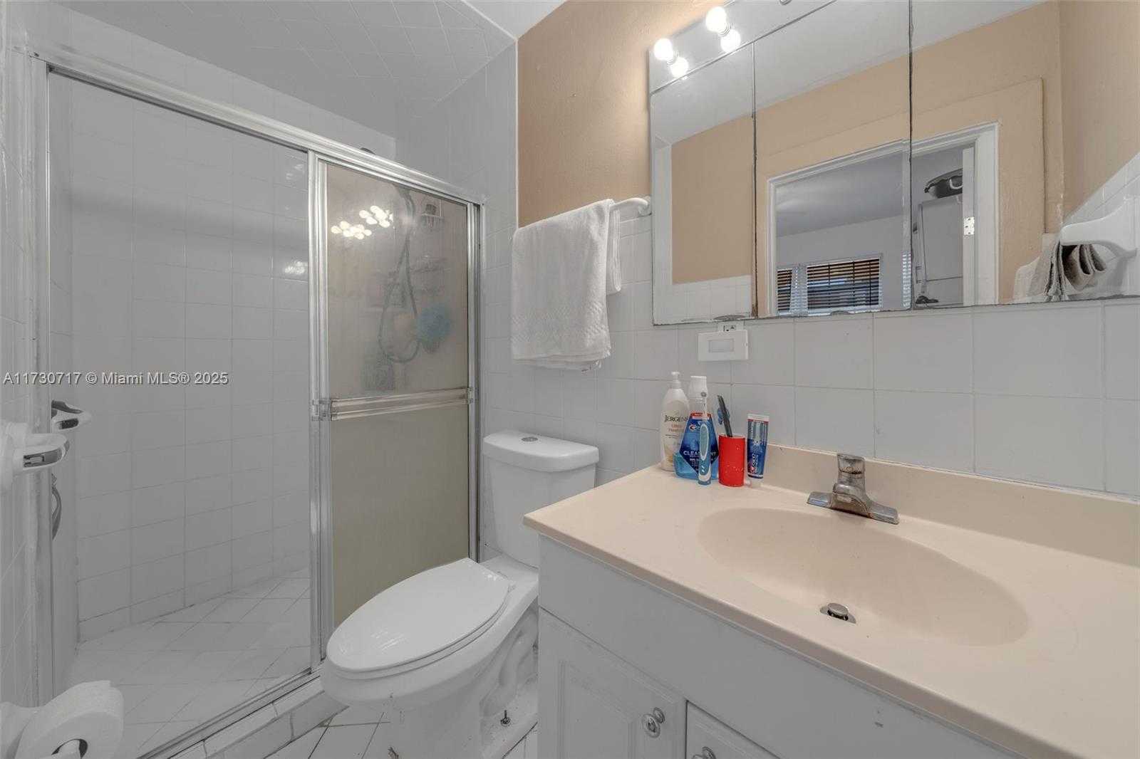 Small Image of 735 MERIDIAN AVE, Miami Beach Number 9