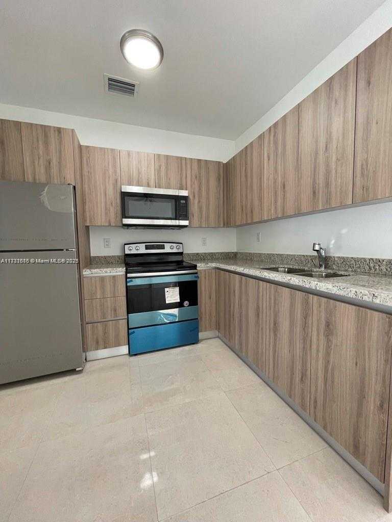 Small Image of 1995 CALAIS, Miami Beach Number 2