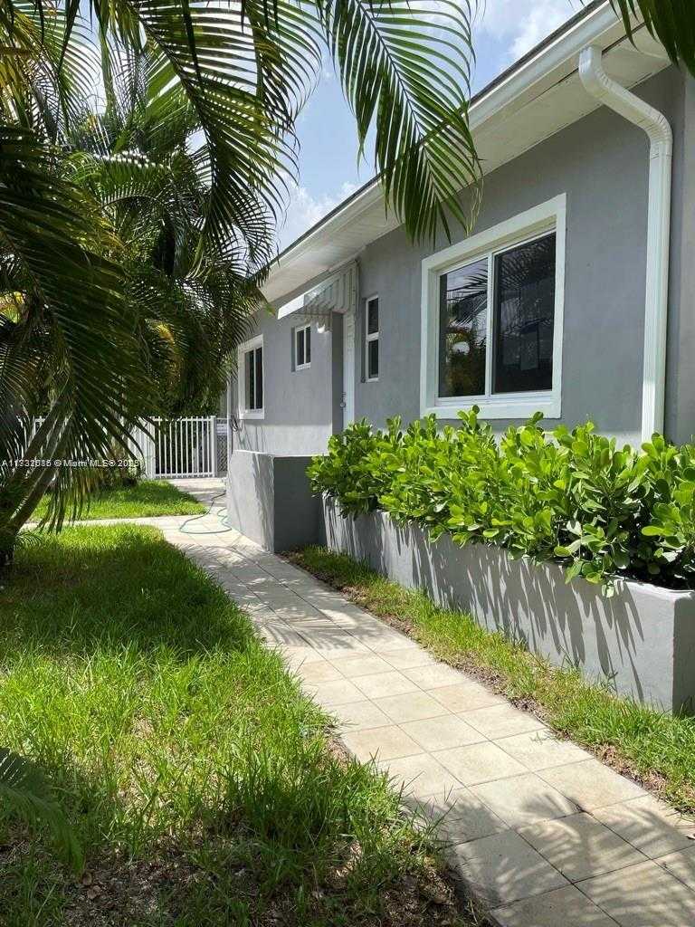 Small Image of 1995 CALAIS, Miami Beach Number 21