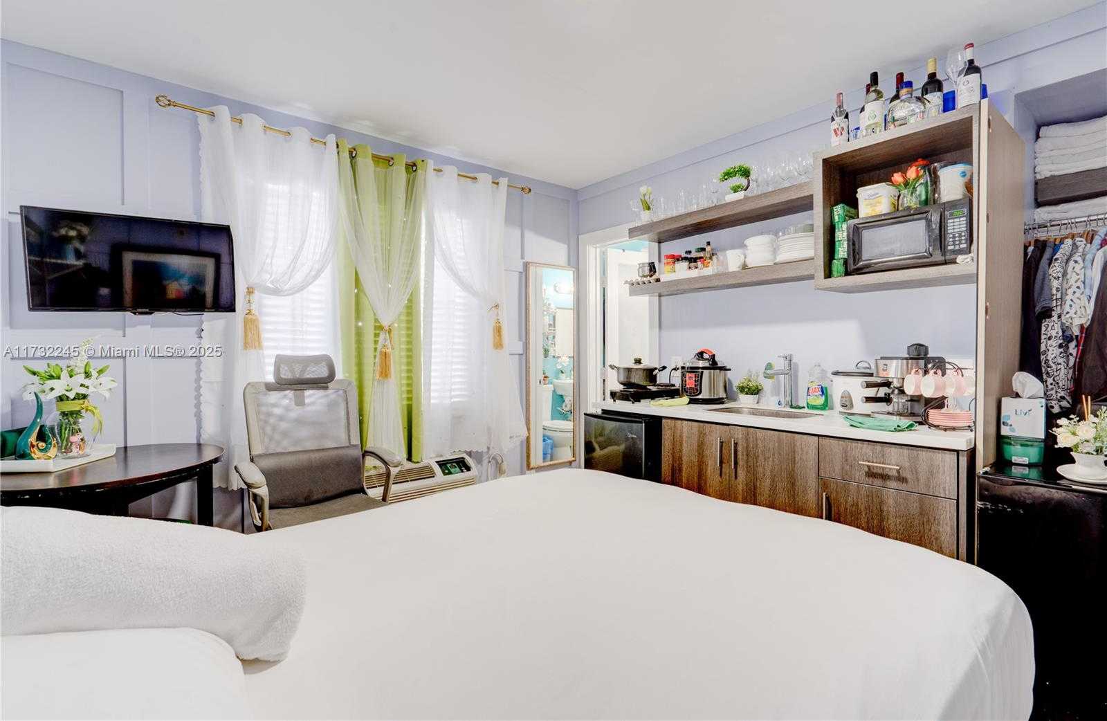 Small Image of 7451 NORTH HARDING AVE, Miami Beach Number 2