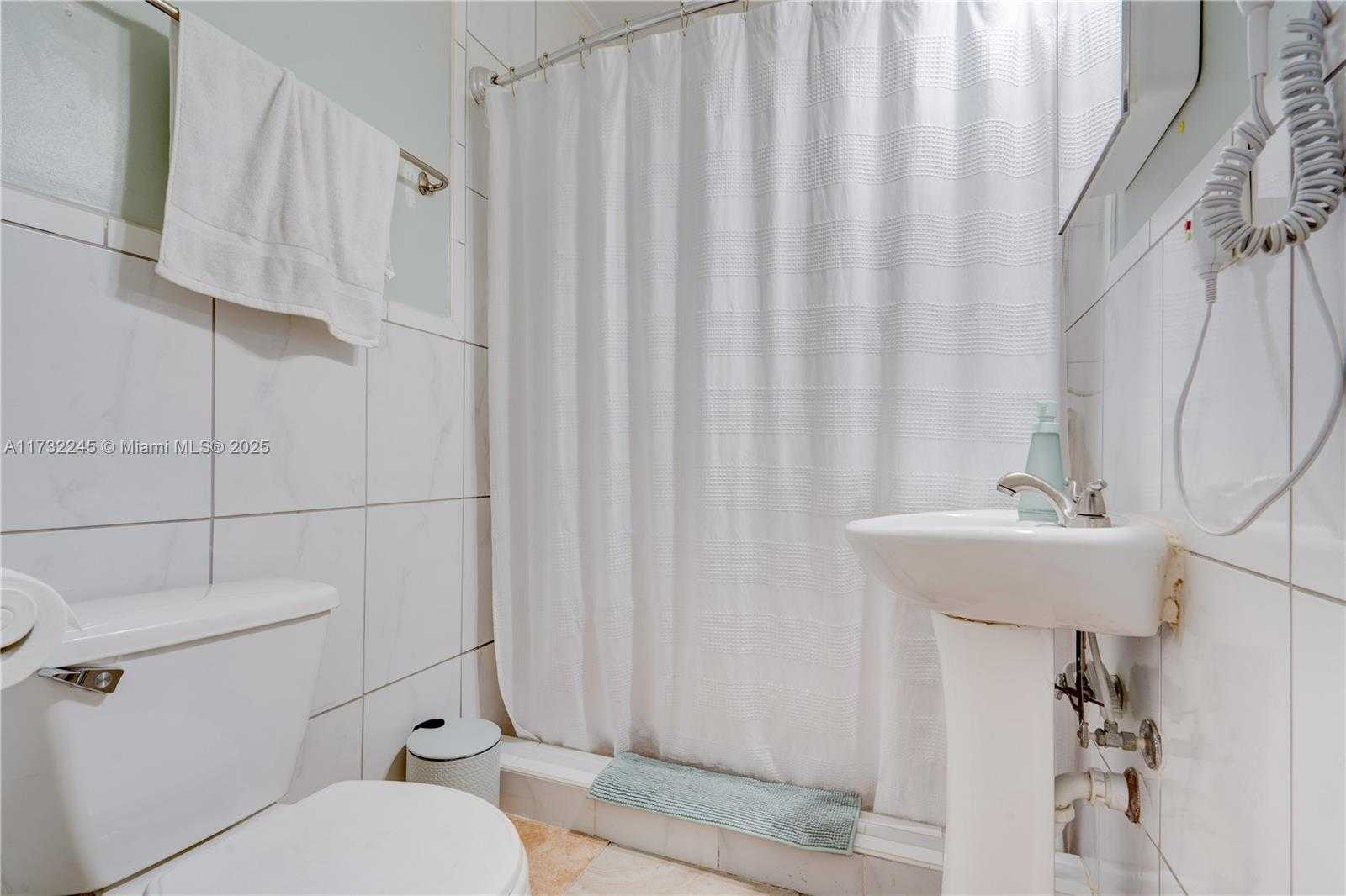 Small Image of 7451 NORTH HARDING AVE, Miami Beach Number 20