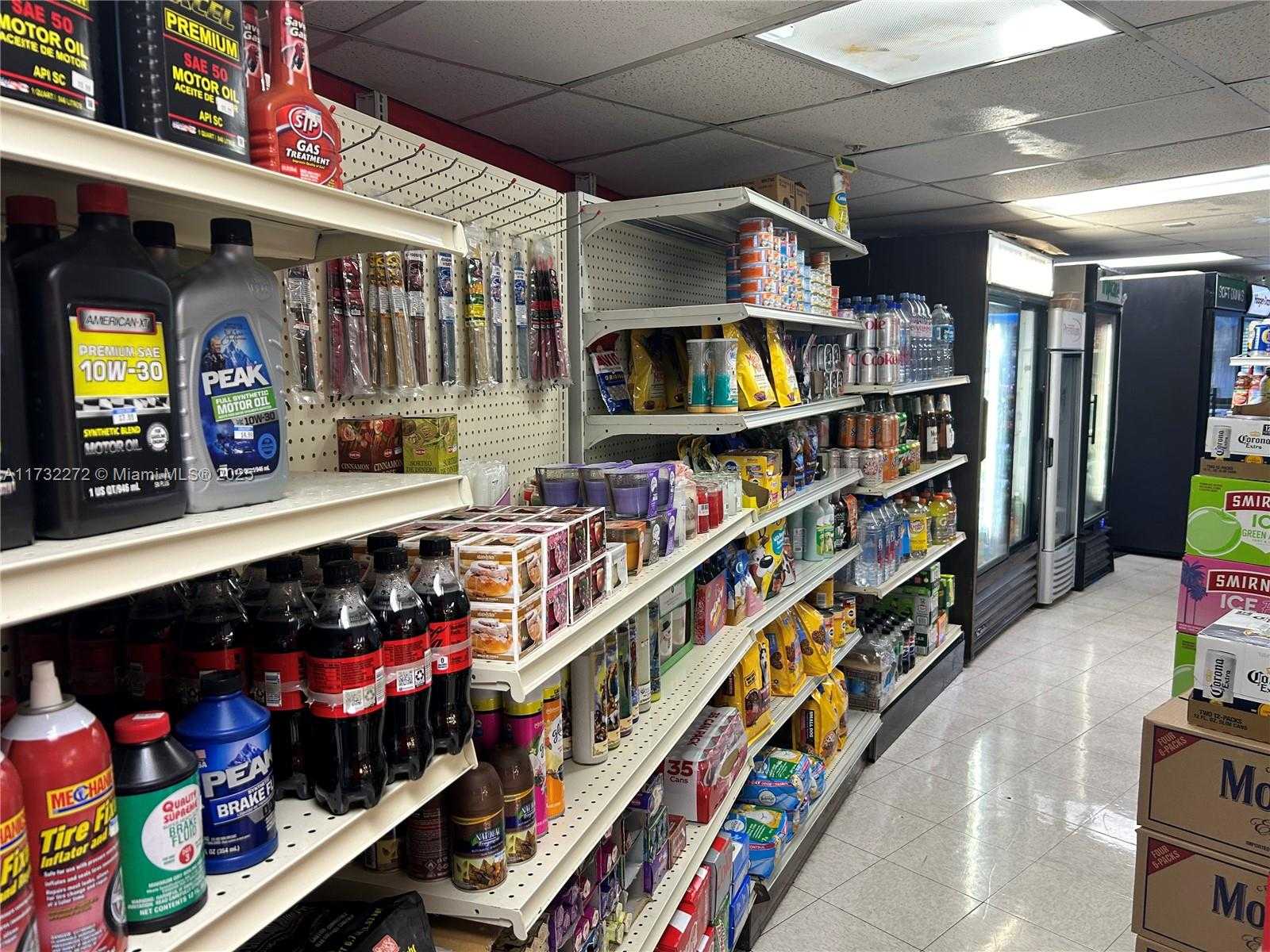 Small Image of 7601 EAST TREASURE DR #CU-18, North Bay Village Number 23