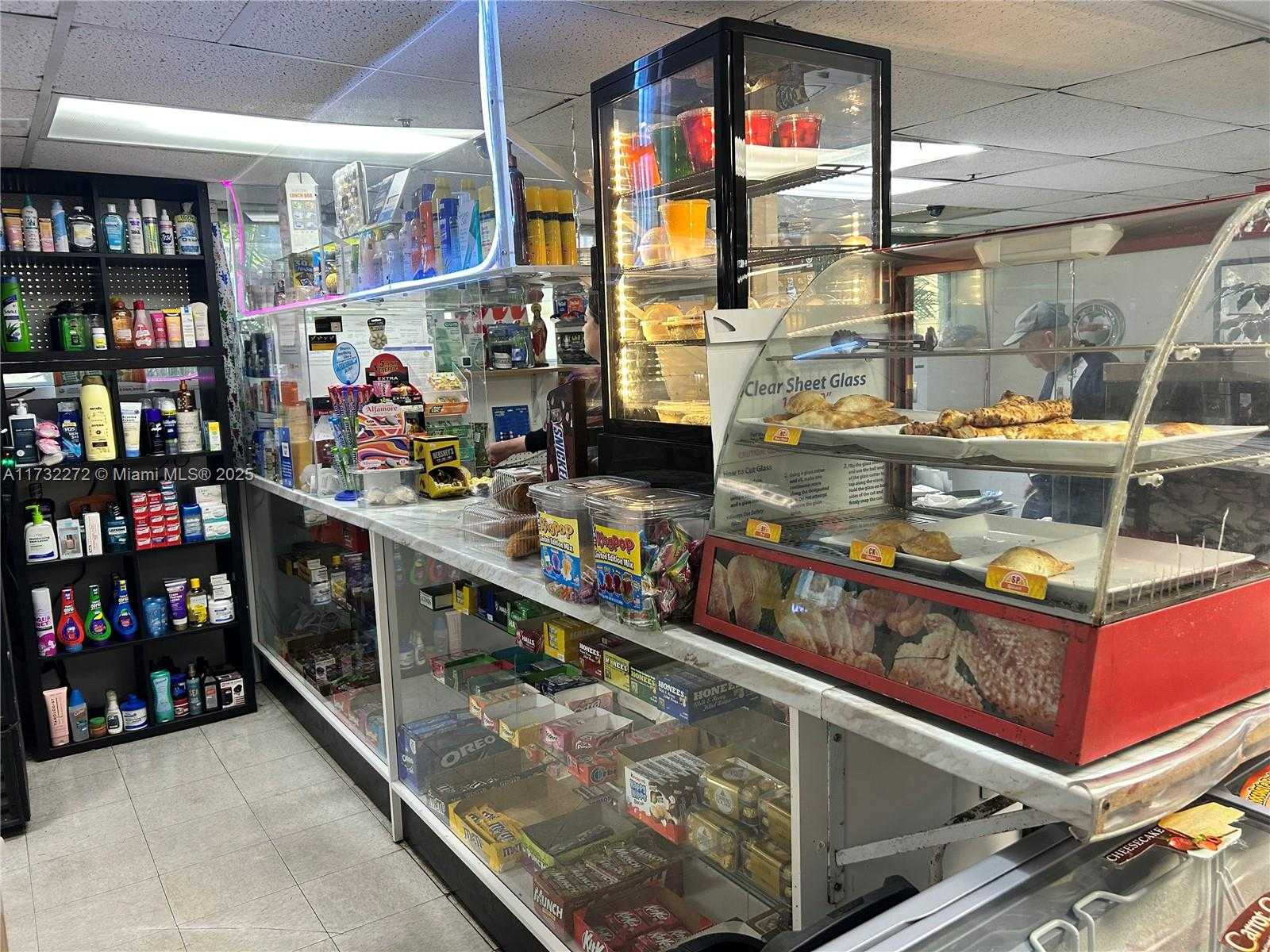 Small Image of 7601 EAST TREASURE DR #CU-18, North Bay Village Number 34