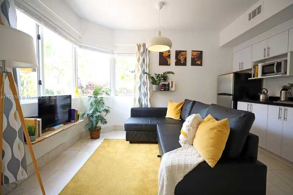 Small Image of 7610 Harding Ave, Miami Beach, FL 33141, USA Number 14