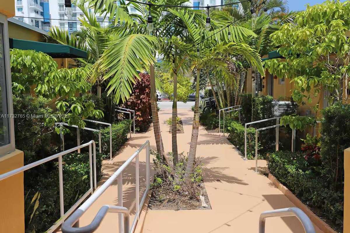 Small Image of 7610 Harding Ave, Miami Beach, FL 33141, USA Number 4