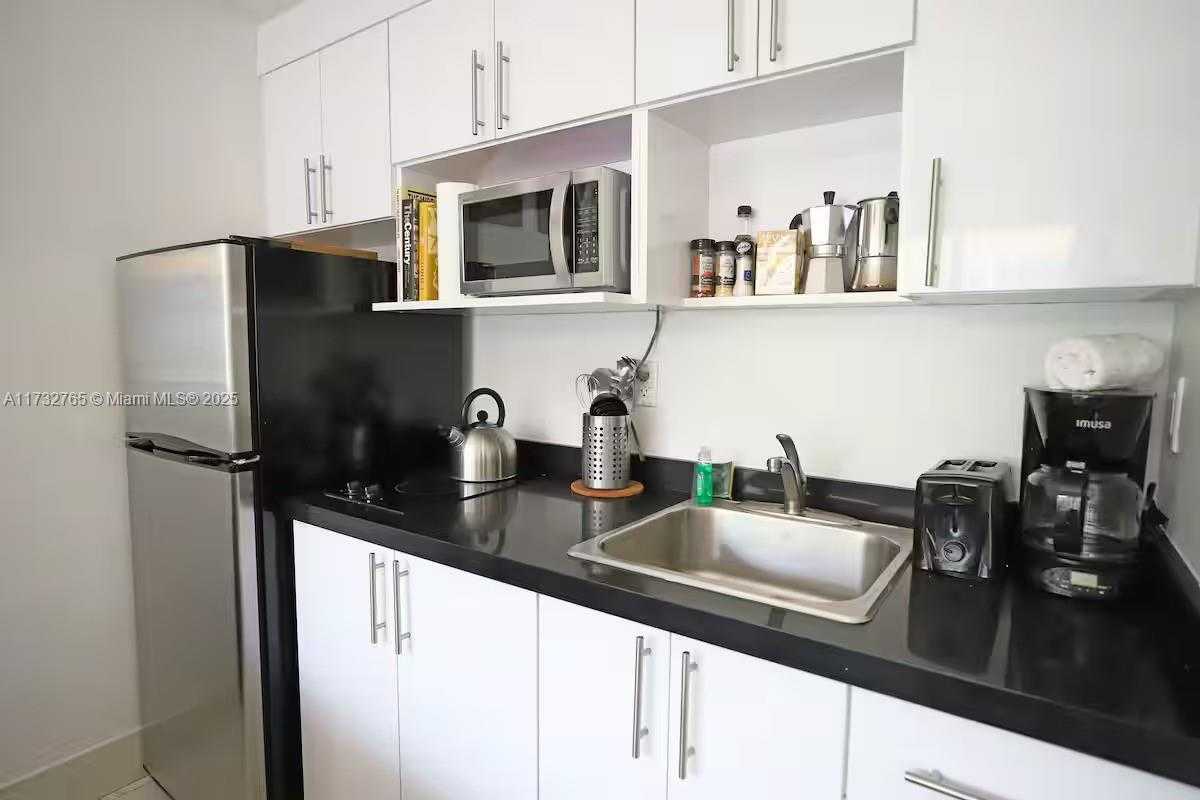 Small Image of 7610 Harding Ave, Miami Beach, FL 33141, USA Number 8