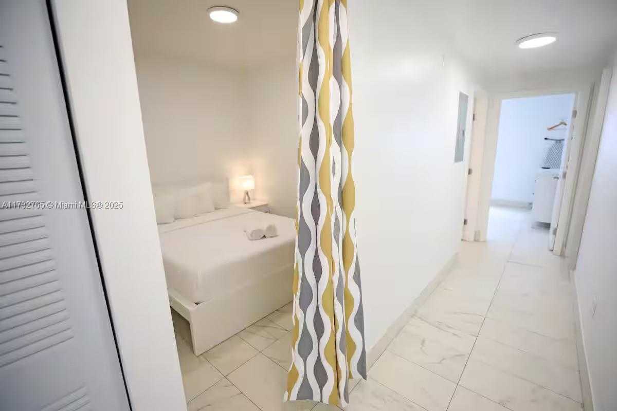 Small Image of 7610 Harding Ave, Miami Beach, FL 33141, USA Number 9