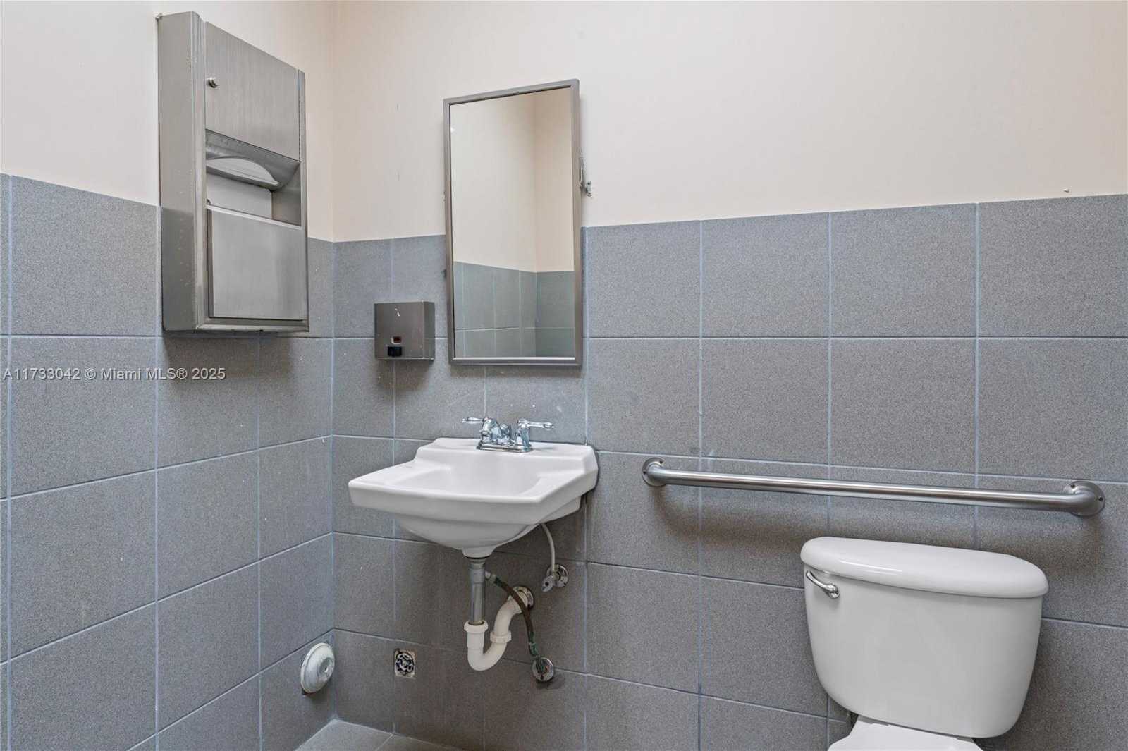 Small Image of 13250 SOUTH WEST 135TH AVE, Miami Number 42