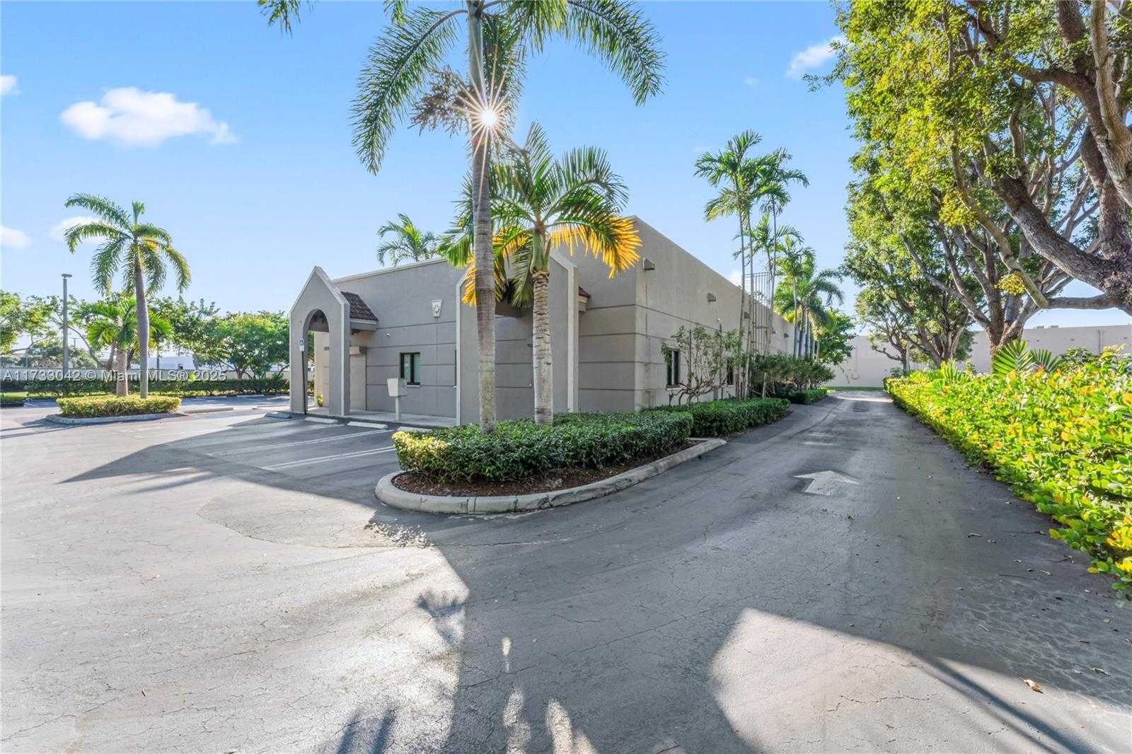 Small Image of 13250 SOUTH WEST 135TH AVE, Miami Number 71