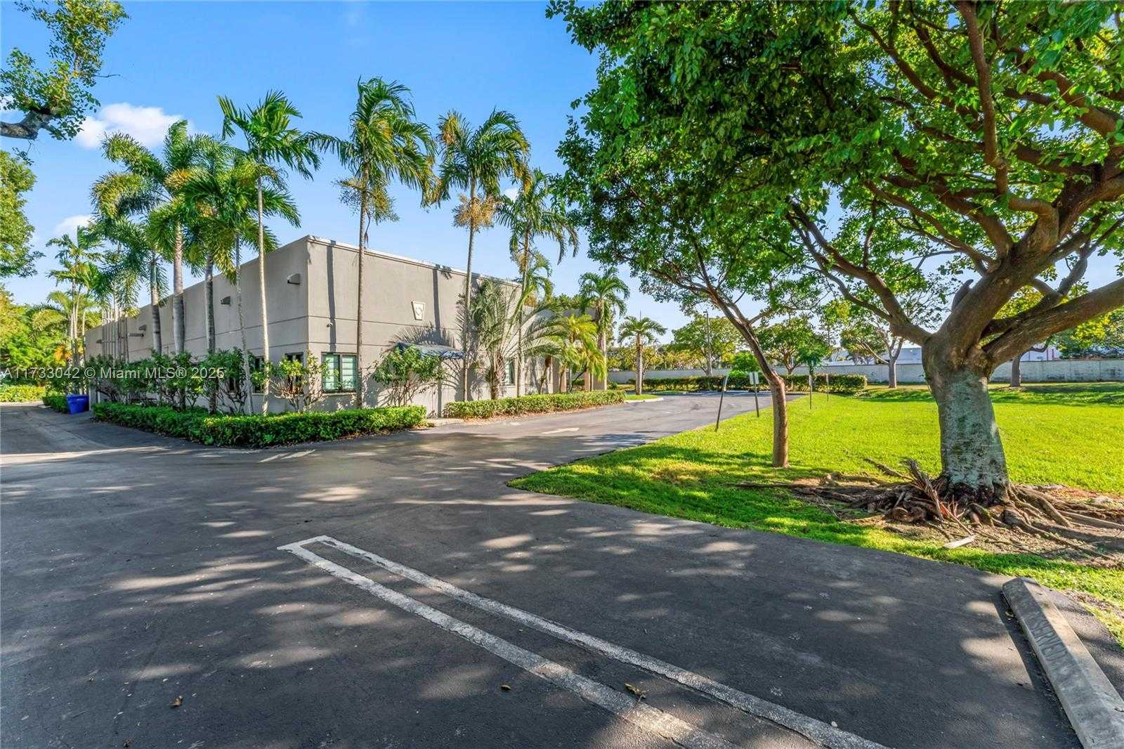 Small Image of 13250 SOUTH WEST 135TH AVE, Miami Number 72