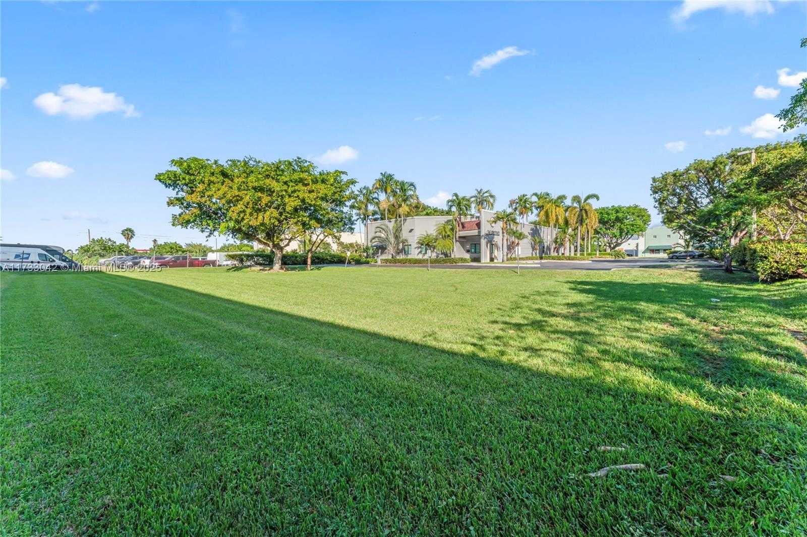 Small Image of 13250 SOUTH WEST 135TH AVE, Miami Number 73