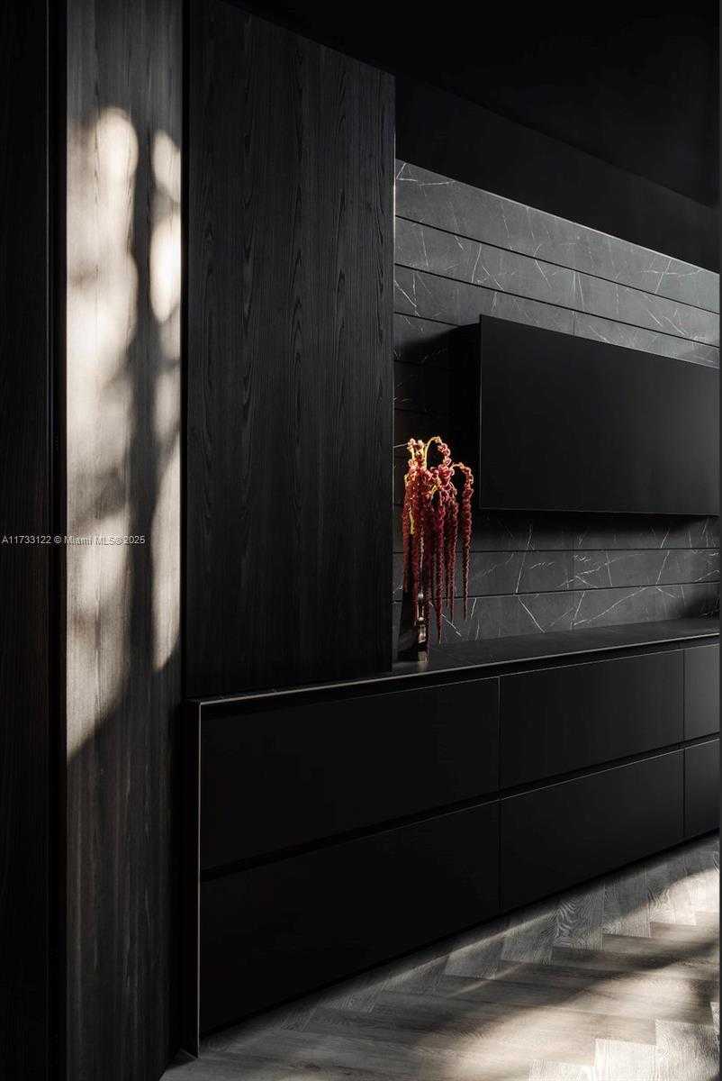 Small Image of 3900 BISCAYNE BLVD #R13, Miami Number 13