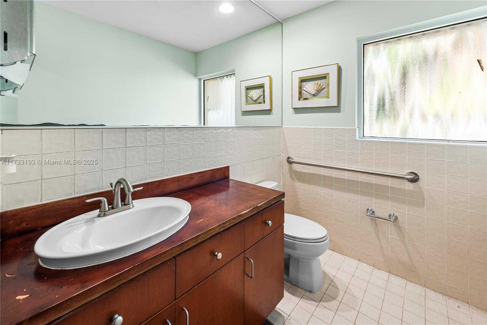 Small Image of 1571 NORTH WEST 13TH CT, Miami Number 12