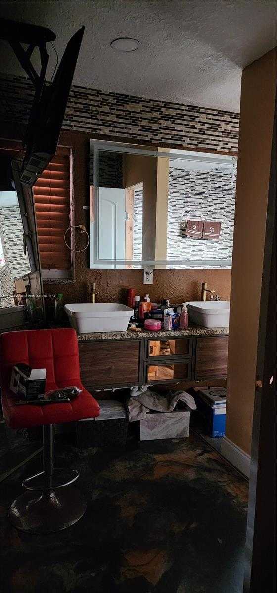 Small Image of 6966 TAFT ST #1, Hollywood Number 24