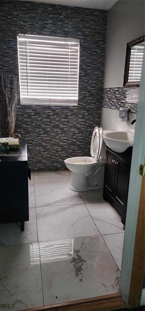 Small Image of 6966 TAFT ST #1, Hollywood Number 35