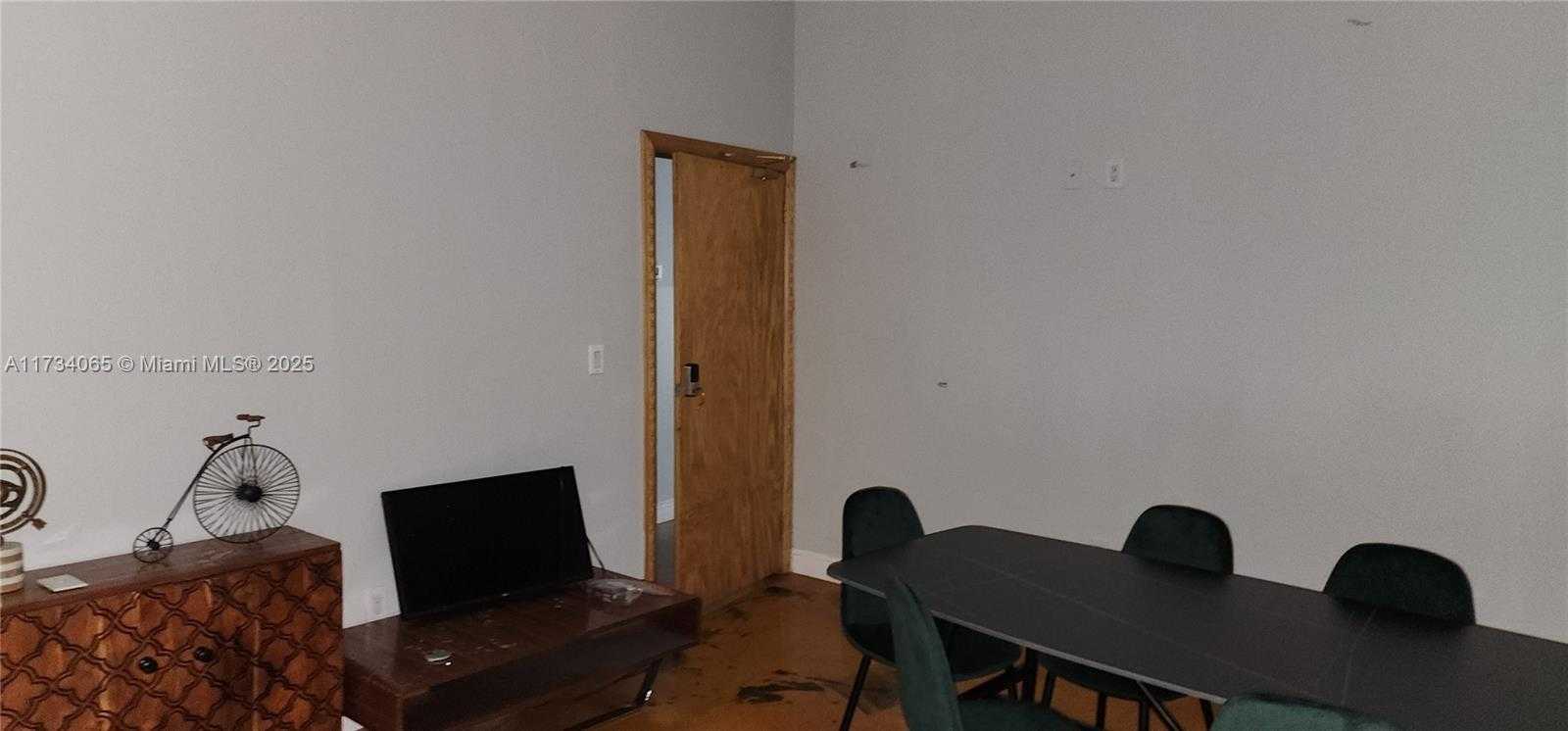 Small Image of 6966 TAFT ST #1, Hollywood Number 39