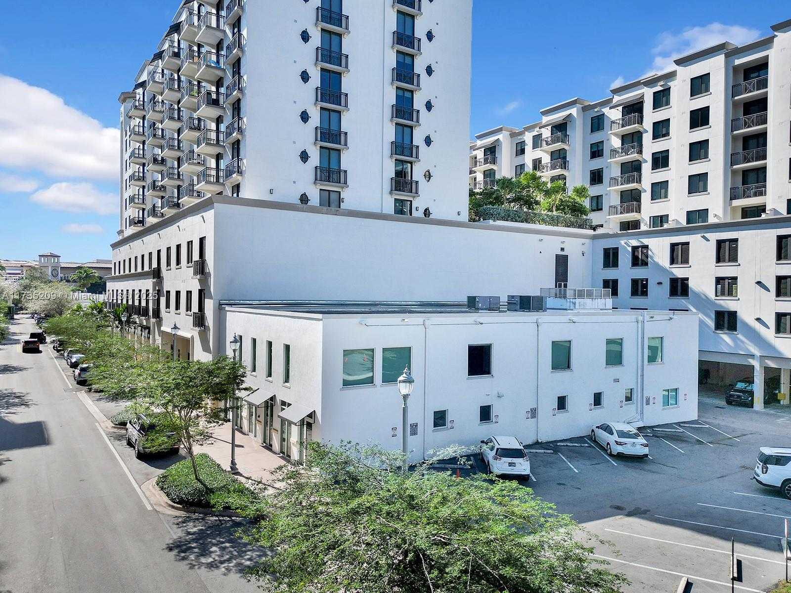 Small Image of 4070 LAGUNA ST, Coral Gables Number 2