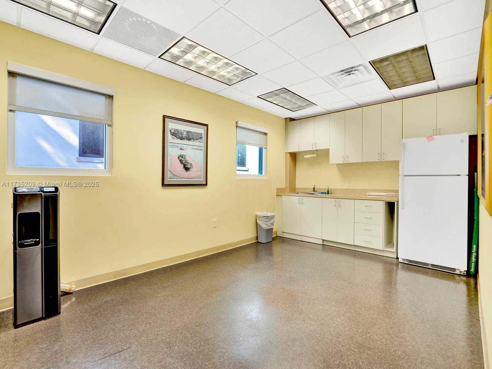 Small Image of 4070 LAGUNA ST, Coral Gables Number 20