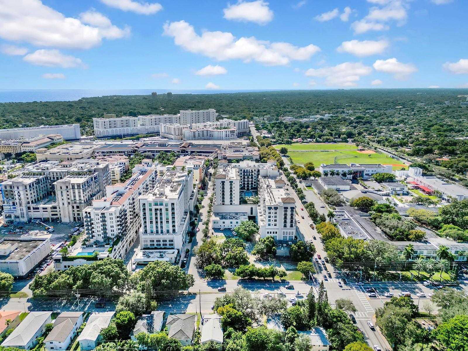 Small Image of 4070 LAGUNA ST, Coral Gables Number 3