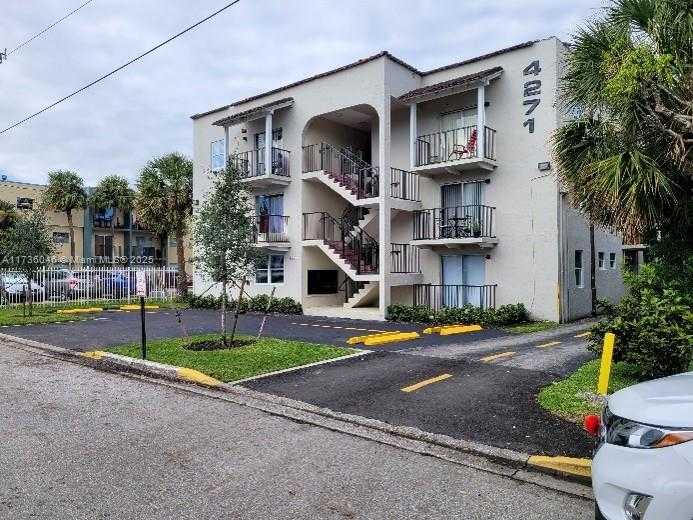 Small Image of 4271 NORTH WEST SOUTH TAMIAMI CANAL DR, Miami Number 2