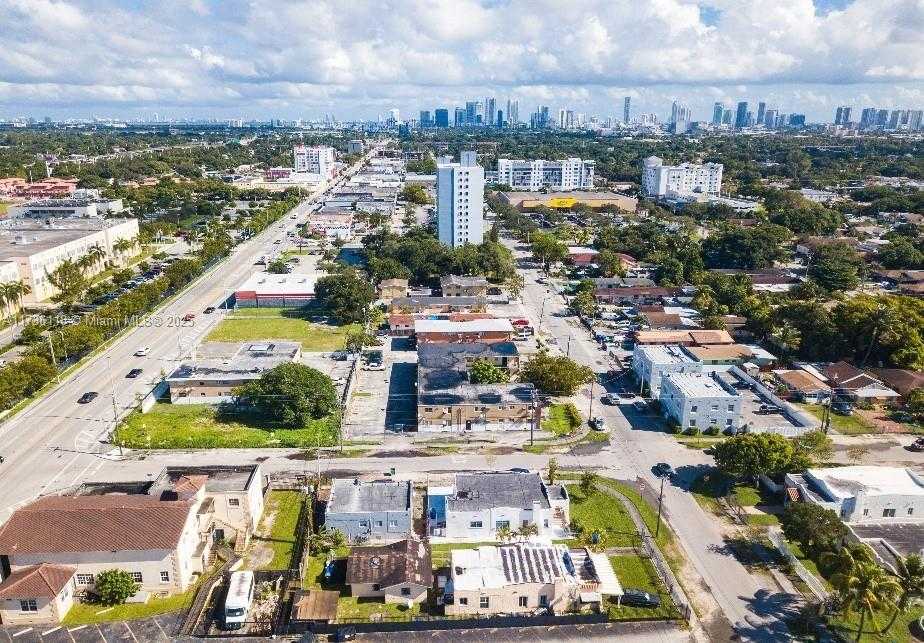 Small Image of 1895 NORTH WEST 35TH ST, Miami Number 16