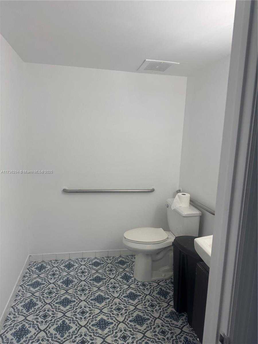 Small Image of 6015 NORTH WEST 87TH AVE, Miami Number 15