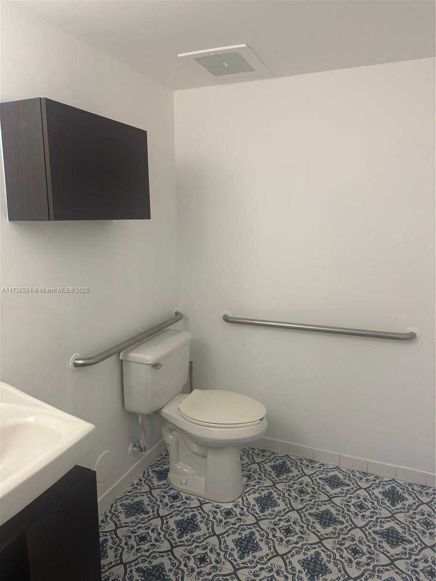Small Image of 6015 NORTH WEST 87TH AVE, Miami Number 18