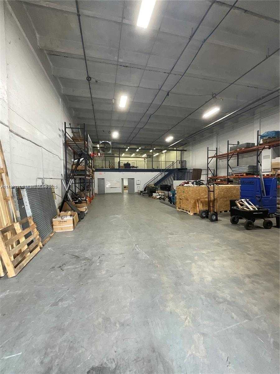 Small Image of 6015 NORTH WEST 87TH AVE, Miami Number 21