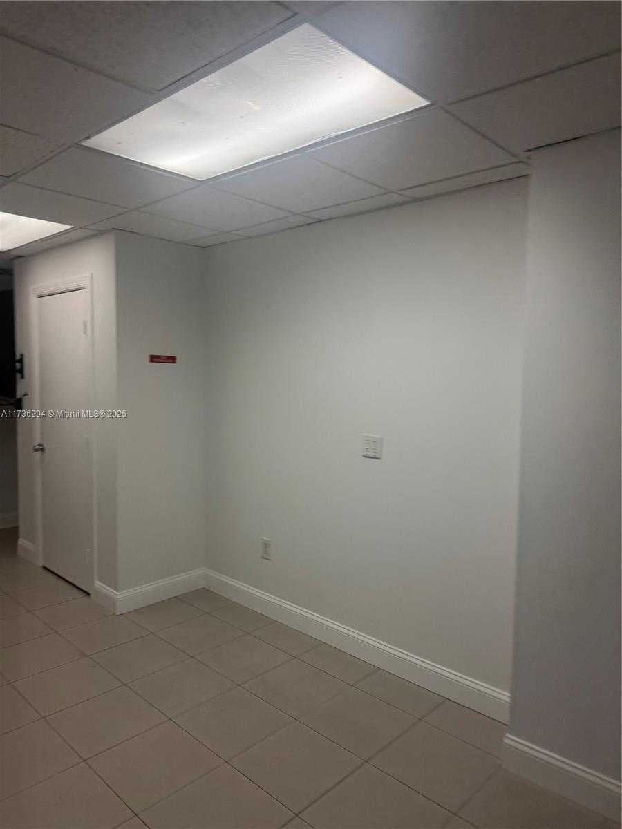 Small Image of 6015 NORTH WEST 87TH AVE, Miami Number 7