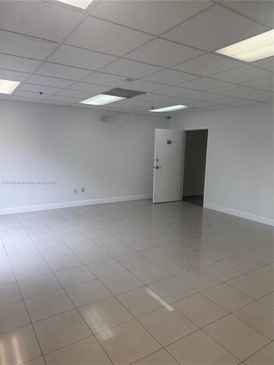 Small Image of 6015 NORTH WEST 87TH AVE, Miami Number 8