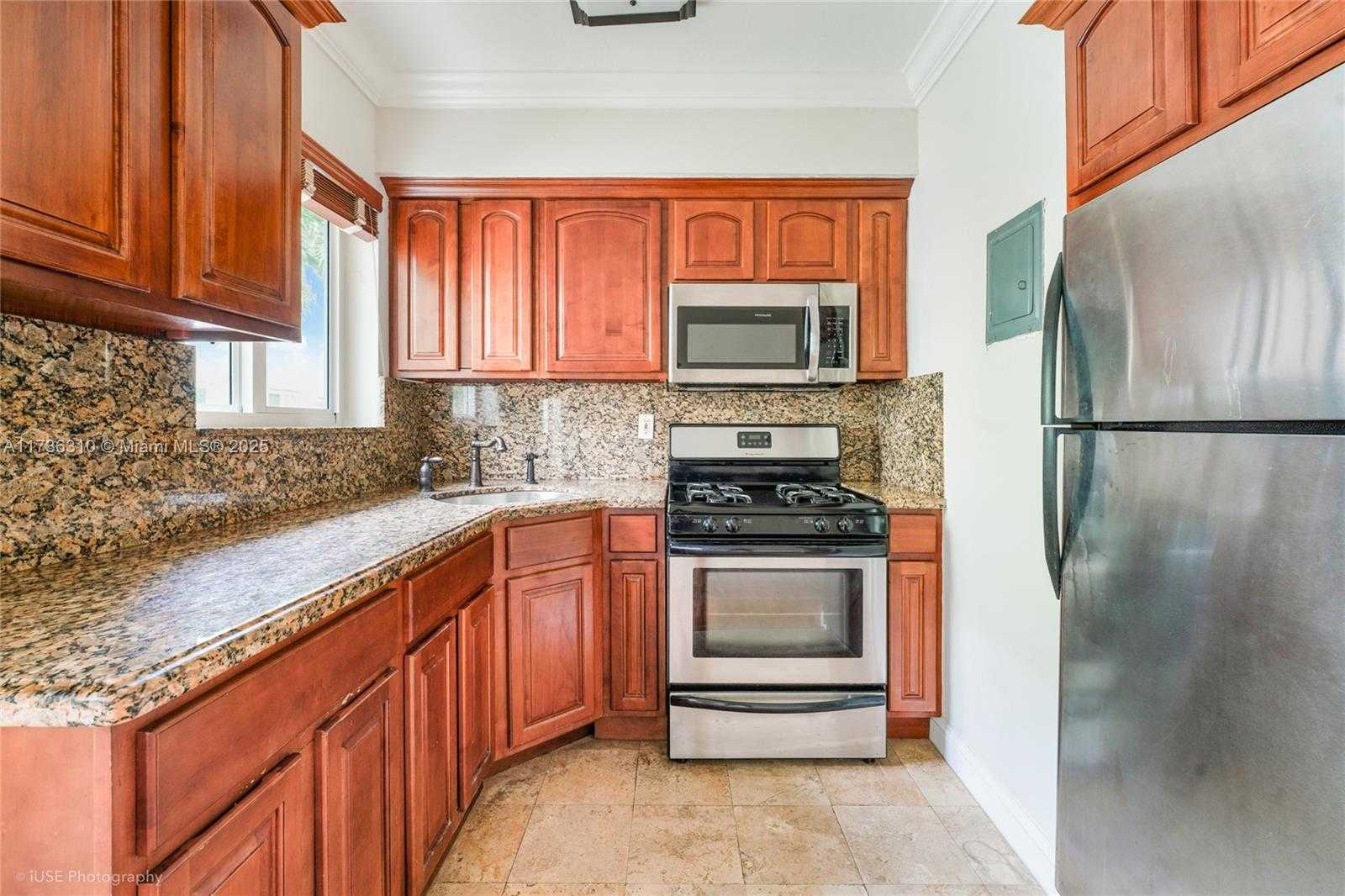 Small Image of 35 ANTILLA AVE, Coral Gables Number 18