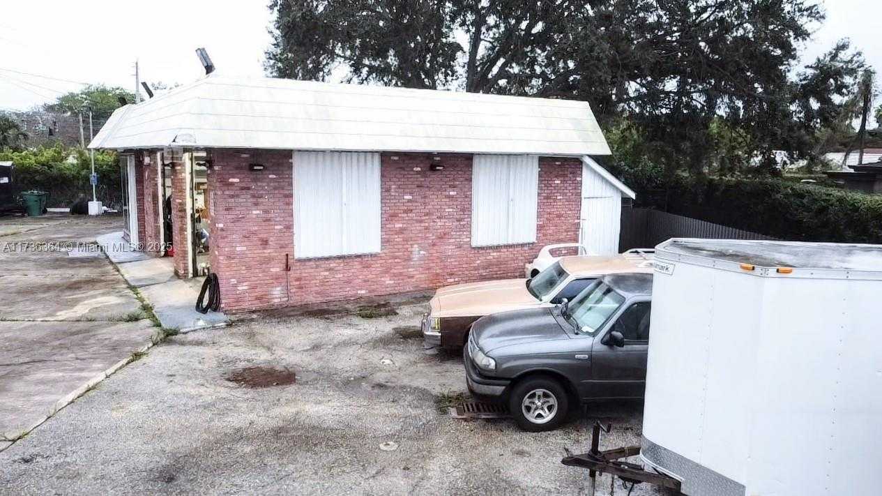 Small Image of 11580 NORTH EAST 2ND AVE, Miami Number 17