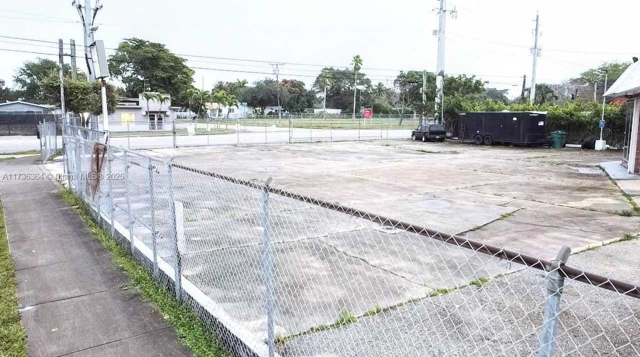 Small Image of 11580 NORTH EAST 2ND AVE, Miami Number 20
