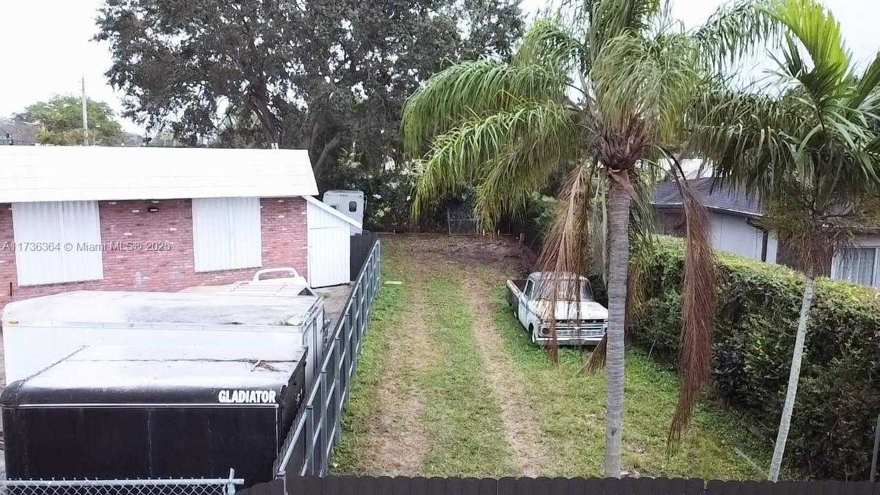 Small Image of 11580 NORTH EAST 2ND AVE, Miami Number 21