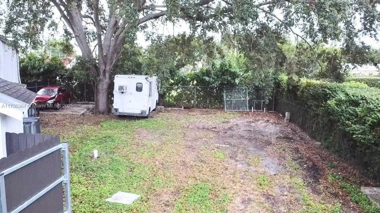 Small Image of 11580 NORTH EAST 2ND AVE, Miami Number 22