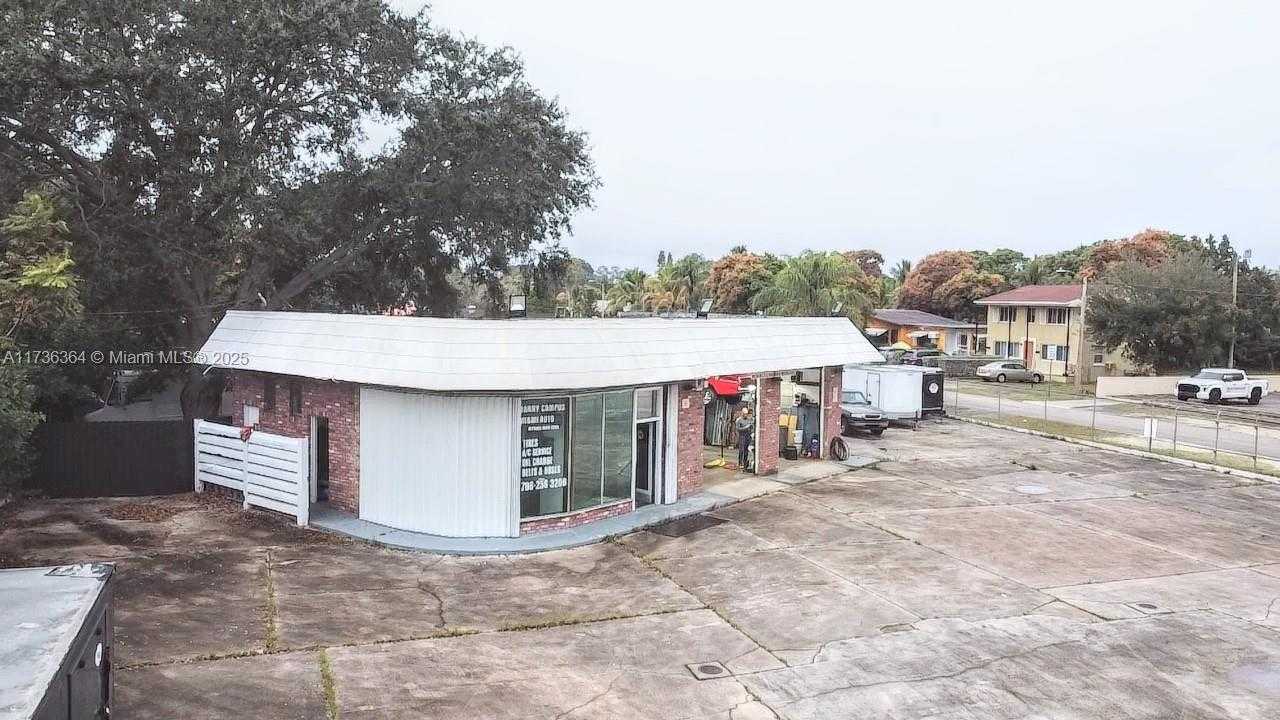 Small Image of 11580 NORTH EAST 2ND AVE, Miami Number 7