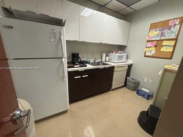 Small Image of 201 ALHAMBRA CIR #500, Coral Gables Number 9