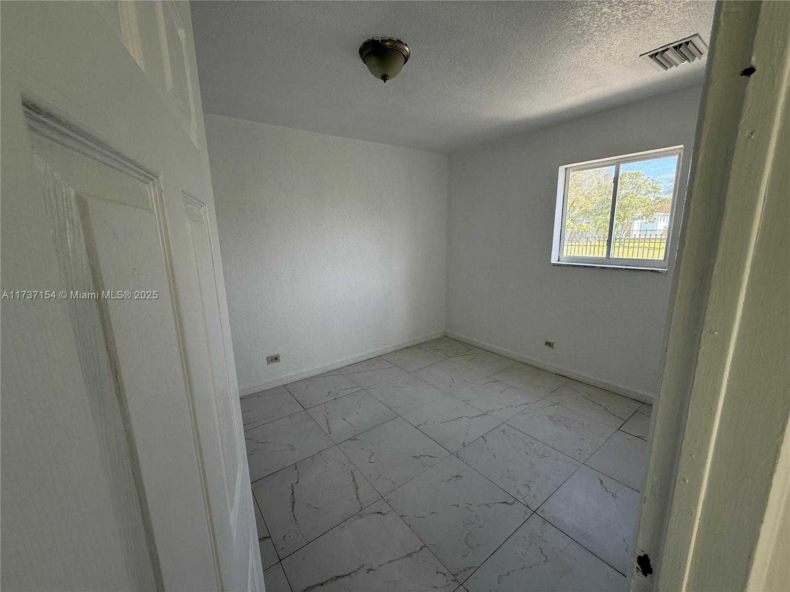 Small Image of 190 NORTH WEST 163RD ST, Miami Number 30